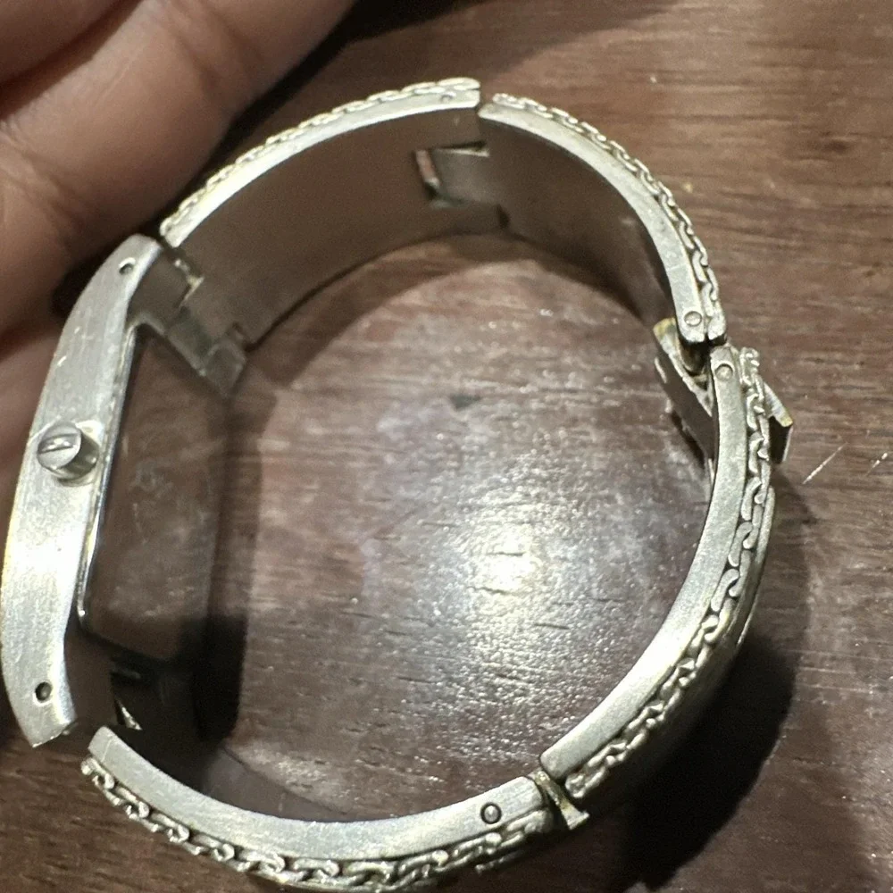 Runs DKNY Women's Silver Toned Bracelet Band Analog Watch Fits Small Wrist 4-5in